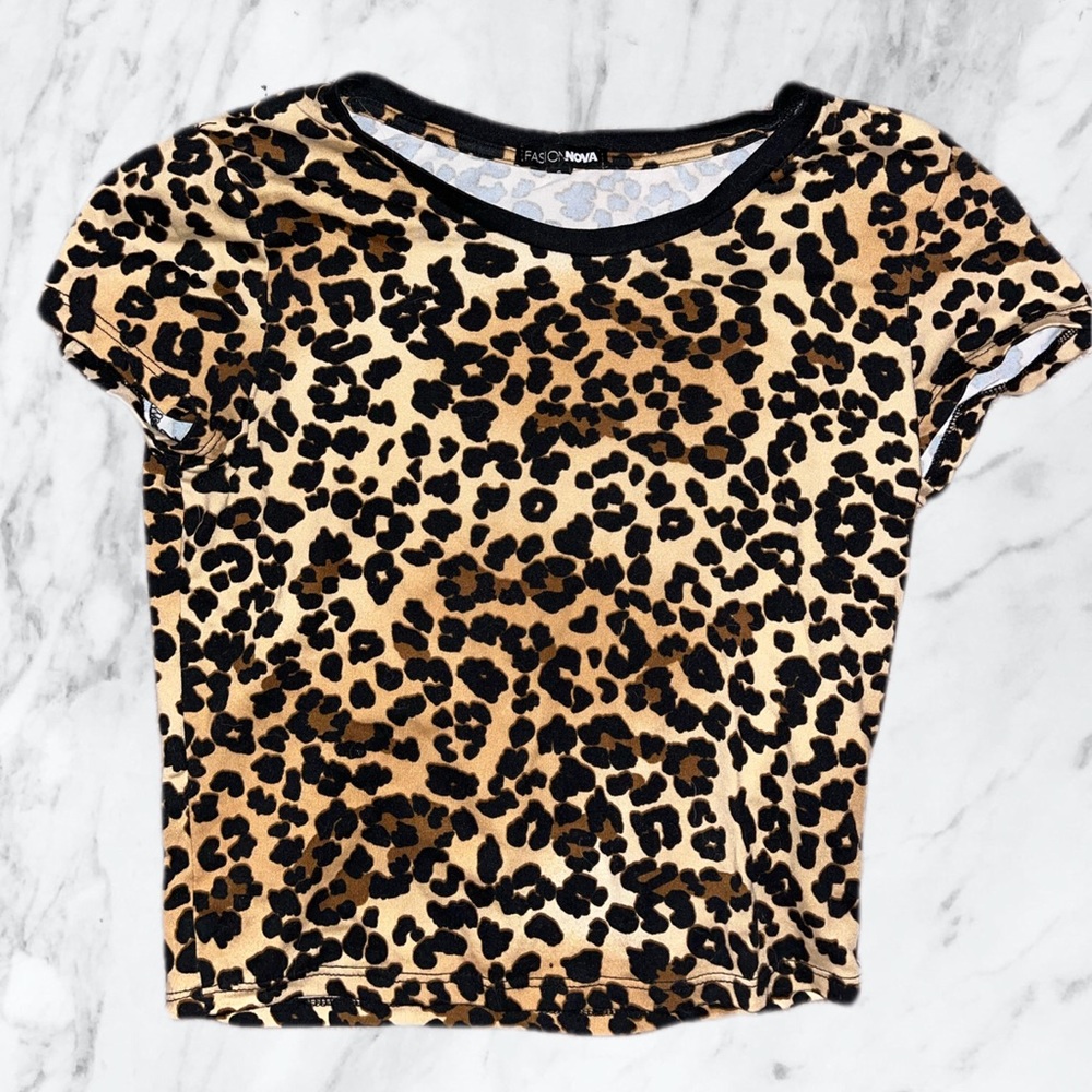 Fashion Nova Women’s small leopard print t-shirt